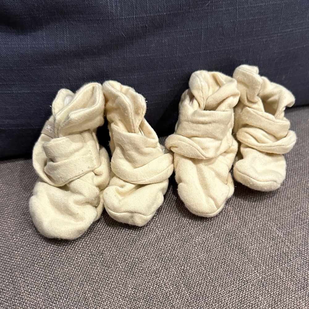 Pair of Goumikids Baby Booties, 0-3m